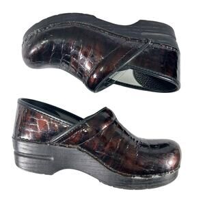 DANSKO! IRIDESCENT BURGUNDY/BLACK CROCO IMPRINT ULTRA COMFY PRO CLOGS! SZ 7.5